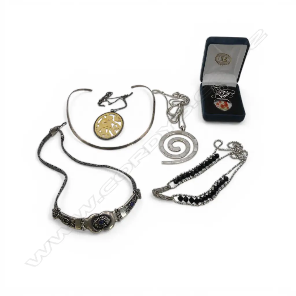 ASSTD SILVER AND OTHER NECKLACES Image 1++