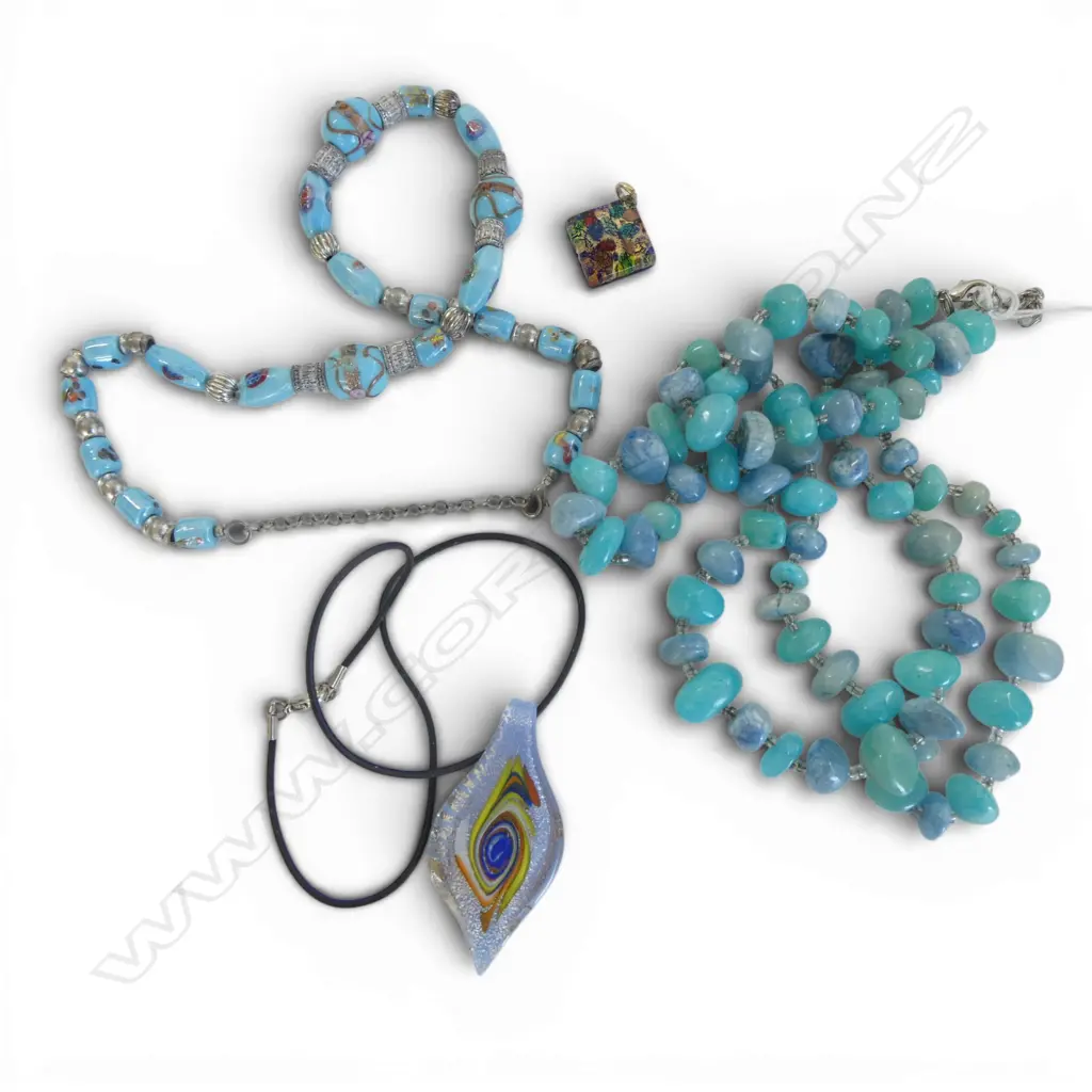 4 PCES MURANO JEWELLERY; 3 NECKLACES + A PENDANT Image 1++