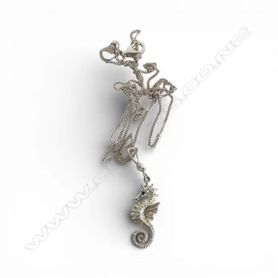 KAREN WALKER SILVER SEAHORSE PENDANT on SILVER CHAIN in KW box