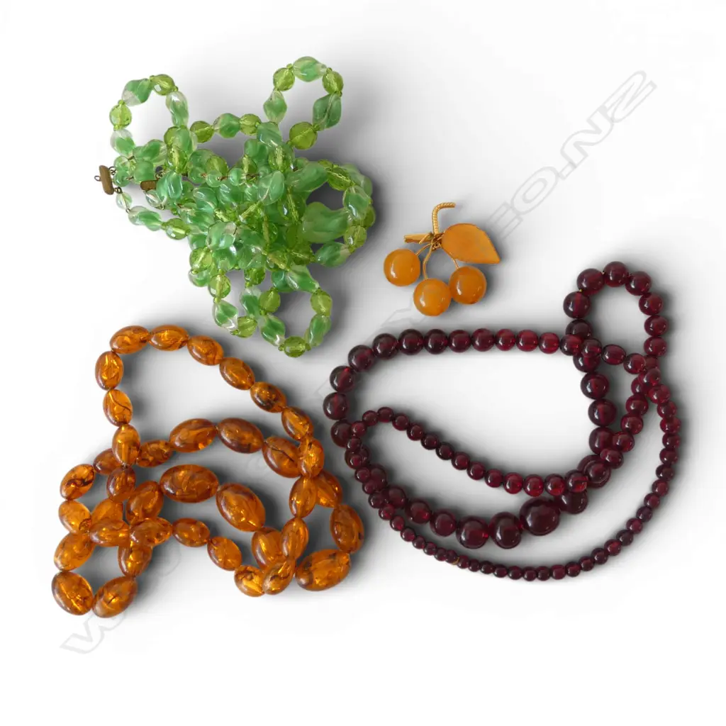 AMBER & GOLD PLATE BROOCH + STRAND AMBER STYLE BEADS + 2 other vintage necklaces: green triple strand catch a.f Image 1++