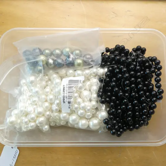 STRINGS BLK/WHT SHELL COATED PEARLS & SML BLK BEADS new old stock