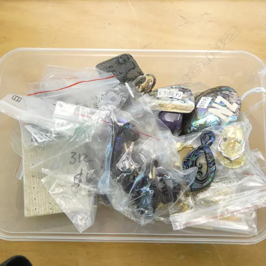 ASST. STONE SAMPLES, CRYSTALS, PAUA SOUVENIRS & JEWELLERY FINDINGS, new old stock