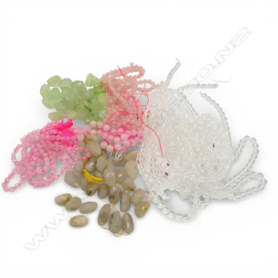 QTY STRUNG QUARTZ BEADS & LOOSE STONES