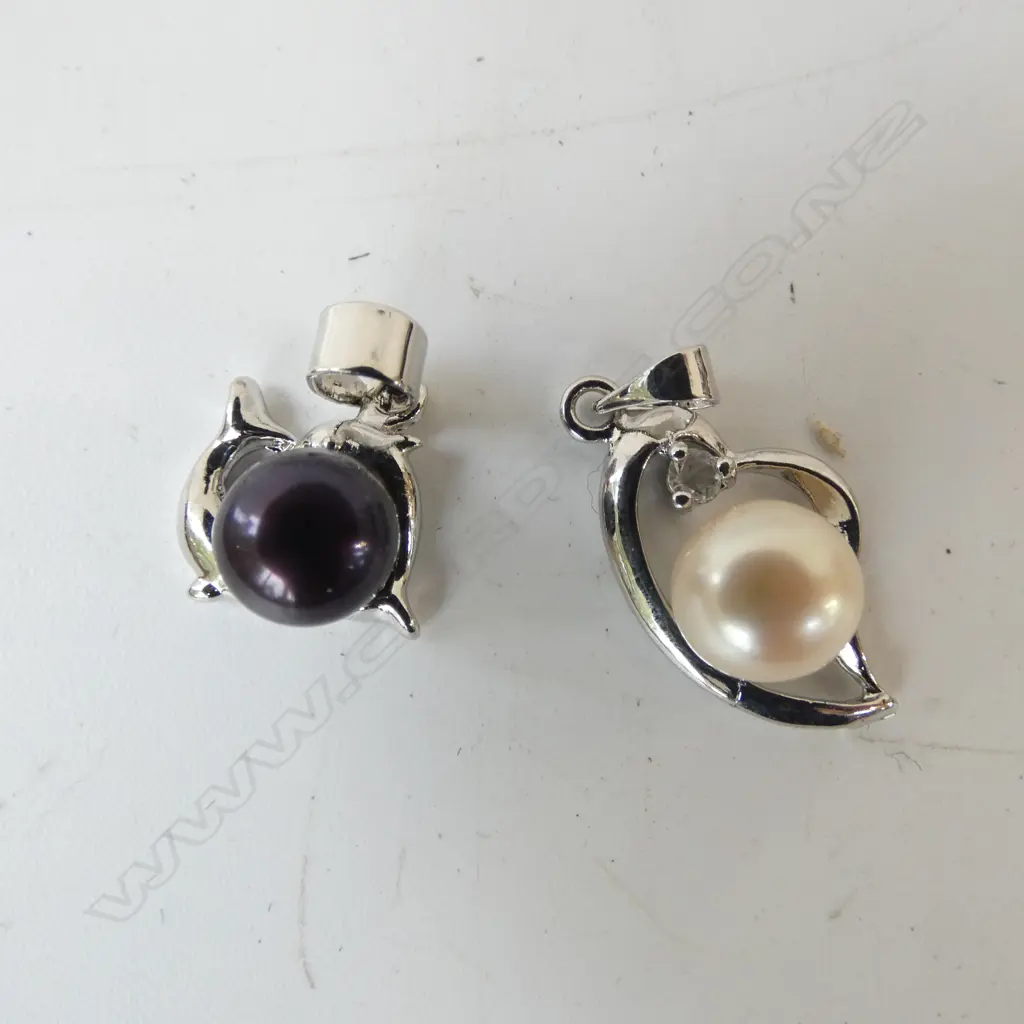 LRG QTY PLATED PEARL PENDANTS, NEW OLD STOCK Image 1++