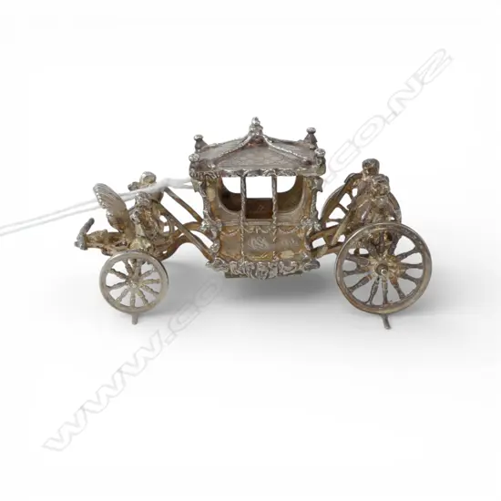 Sterling Silver Model Carriage Birmingham 1977. 74gms