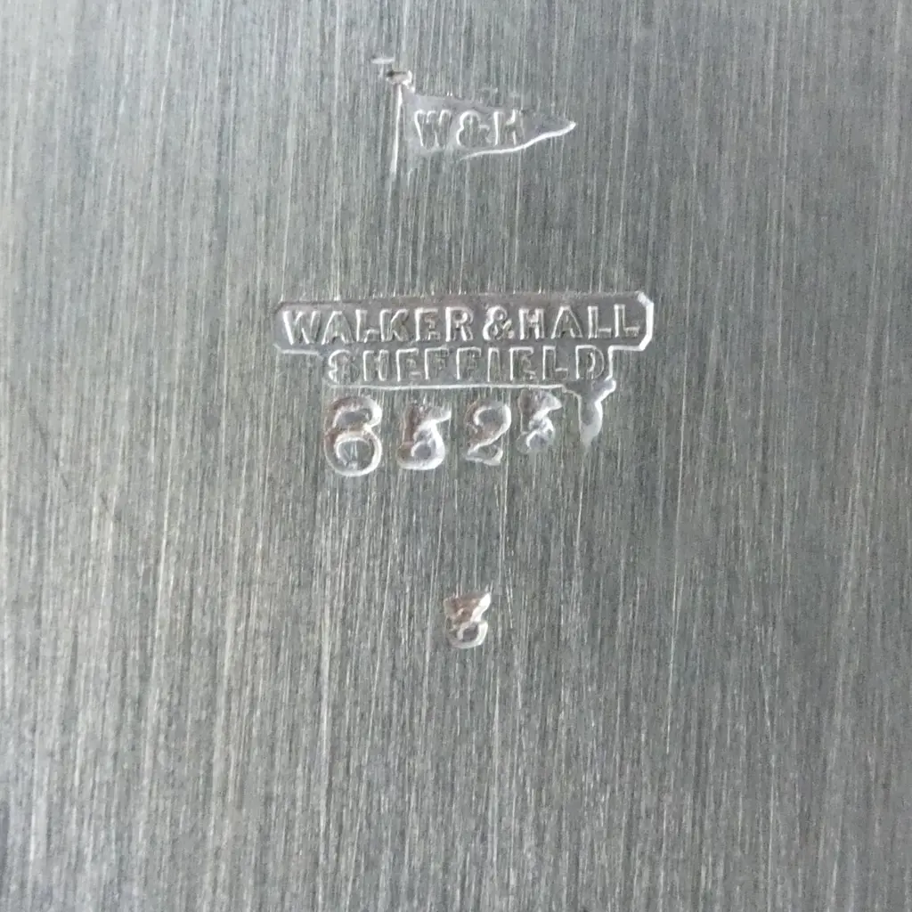 STG SILVER VASE, SHEFFIELD 1923, 130gms Faults to rim Image 1++