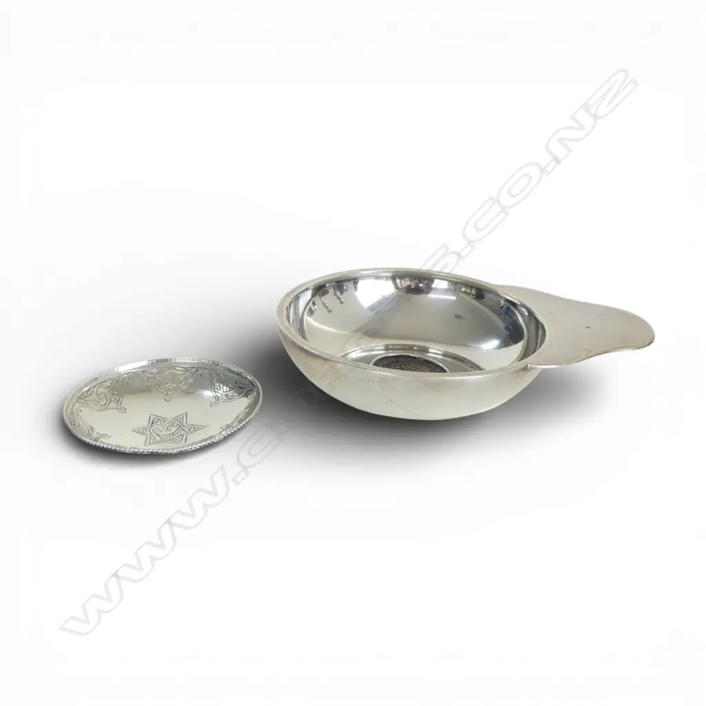 BULGARI 950 SILVER DISH INSET WITH ANCIENT COIN, TOGETHER WITH SMALL SILVER DISH WITH STAR ENGRAVING Image 1++