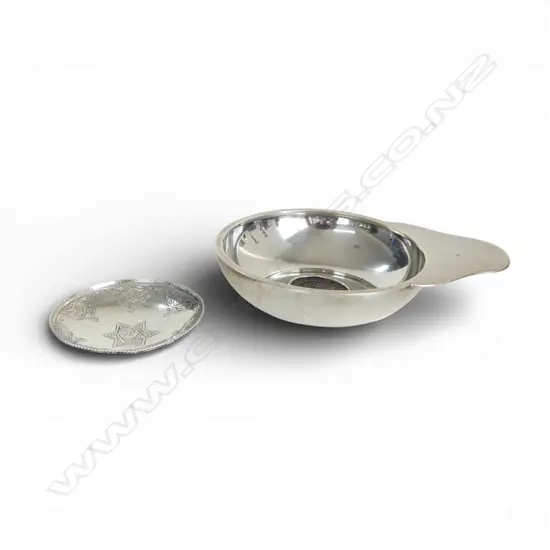 BULGARI 950 SILVER DISH INSET WITH ANCIENT COIN, TOGETHER WITH SMALL SILVER DISH WITH STAR ENGRAVING