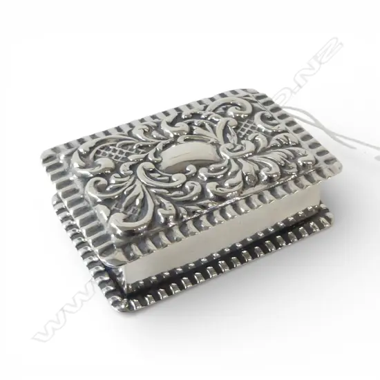EMBOSSED STERLING SILVER (9.25gms) SNUFF OR PILL BOX L.55MM