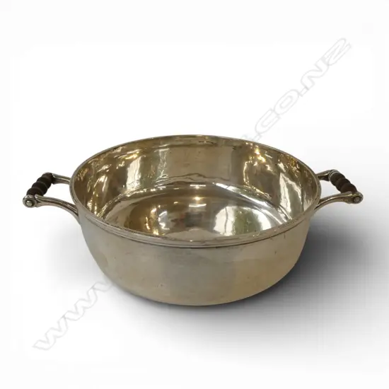 STG SILVER BOWL, THOMAS 153 NEW BONDS ST LONDON 1904, turned wood handle, 293gms