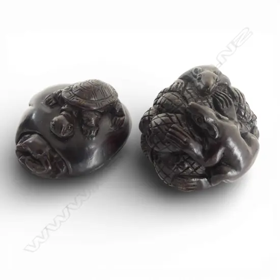 JAPANESE CARVED WOOD NETSUKE OF TWO RATS ON BUNDLE, SIGNED + TURTLE & HERMIT CRAB, SIGNED, W.45mm