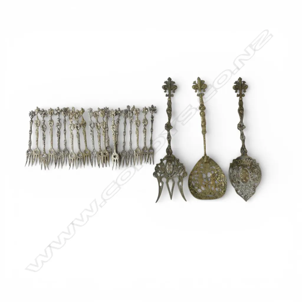 ASST. BRASS / METAL CUTLERY  Image 1++