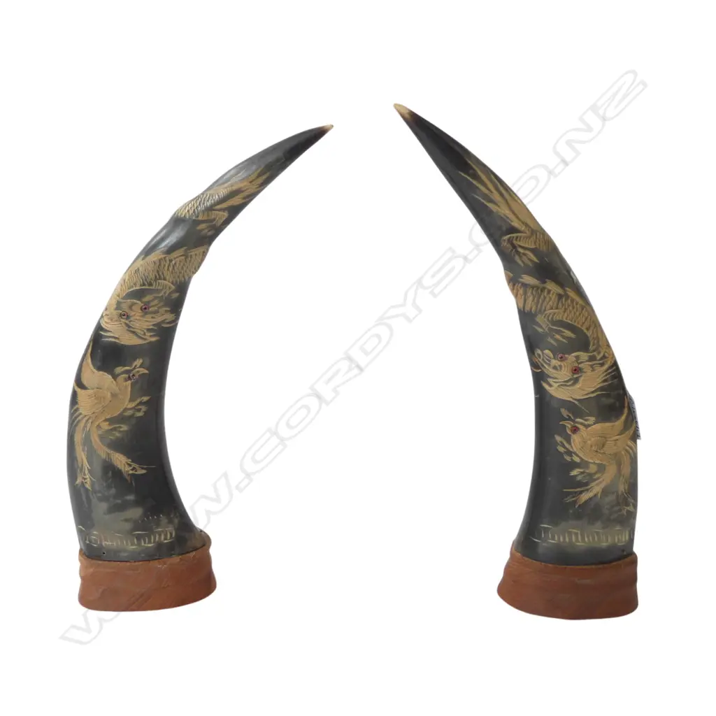 PR CARVED ANIMAL HORNS w. DRAGON DESIGN H.310mm Image 1++