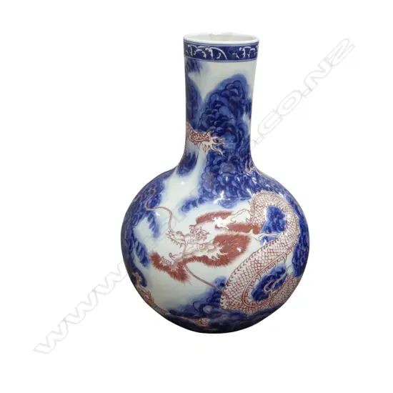 CHINESE VASE w. DRAGON DESIGN H.410mm