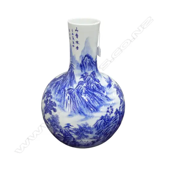 CHINESE B/W VASE H.470mm