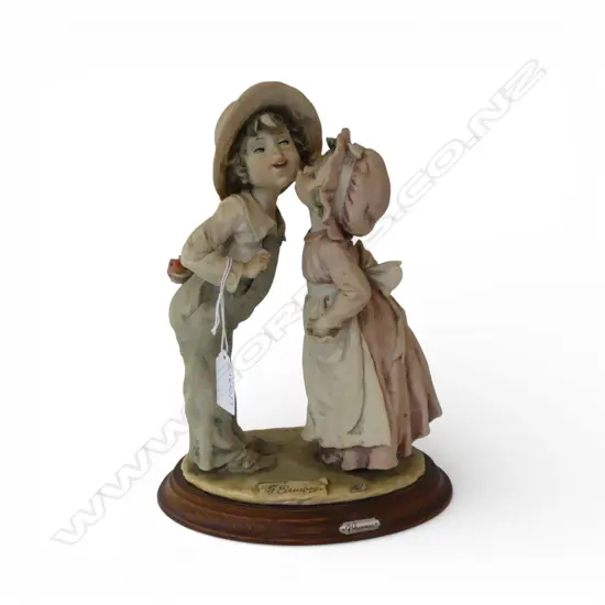 CAPODIMONTE KISSING CHILDREN H.260mm