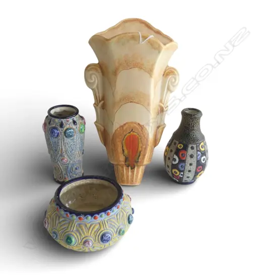 3 AMPHORA VASES H.135mm + DECO BESWICK WALL VASE H.310mm