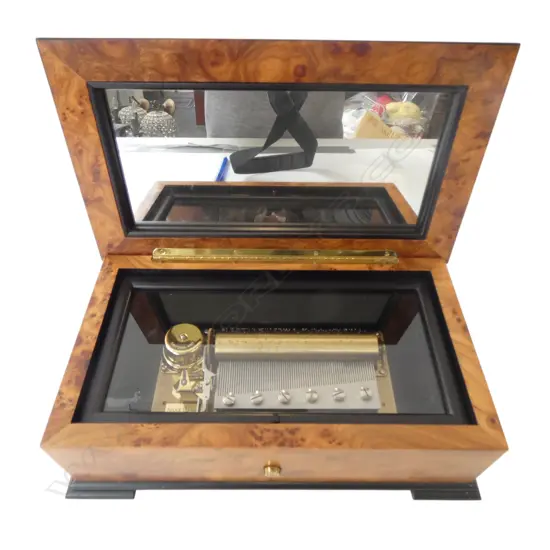 ANTIQUE STYLE INLAID MUSIC BOX