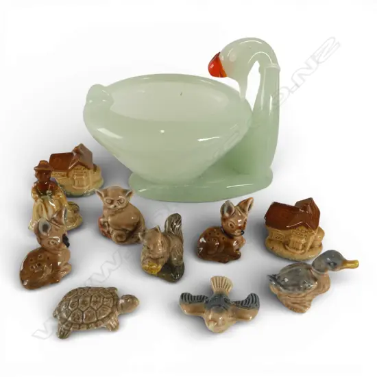 10 WADE ANIMALS GLASS SWAN BOWL 