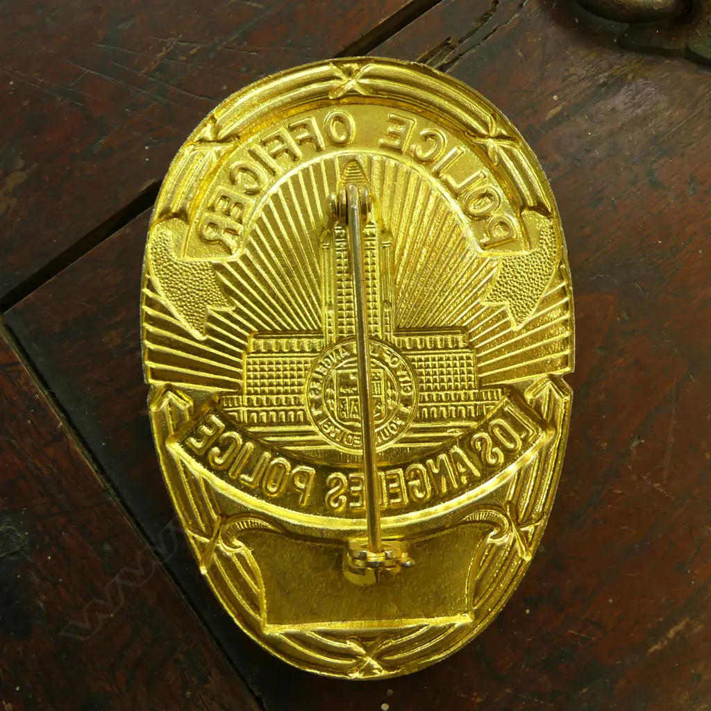 LGE COLLECTION MEDALS & BADGES + MILITARY & OTHER CLOTHE BADGES Image 1++