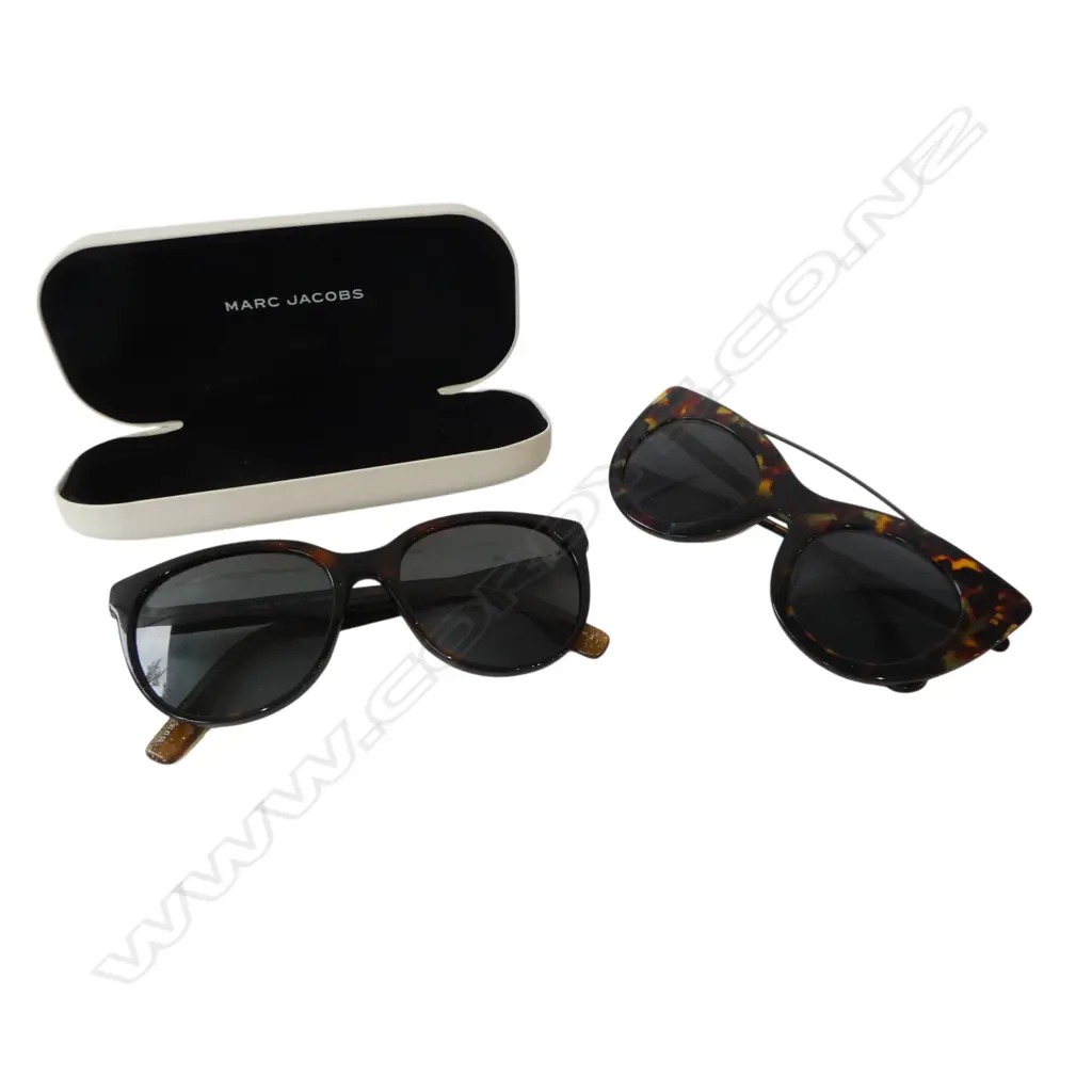 2 PRS SUNGLASSES; TRELISE COOPER / MARC JACOBS (w. CASE) Image 1++