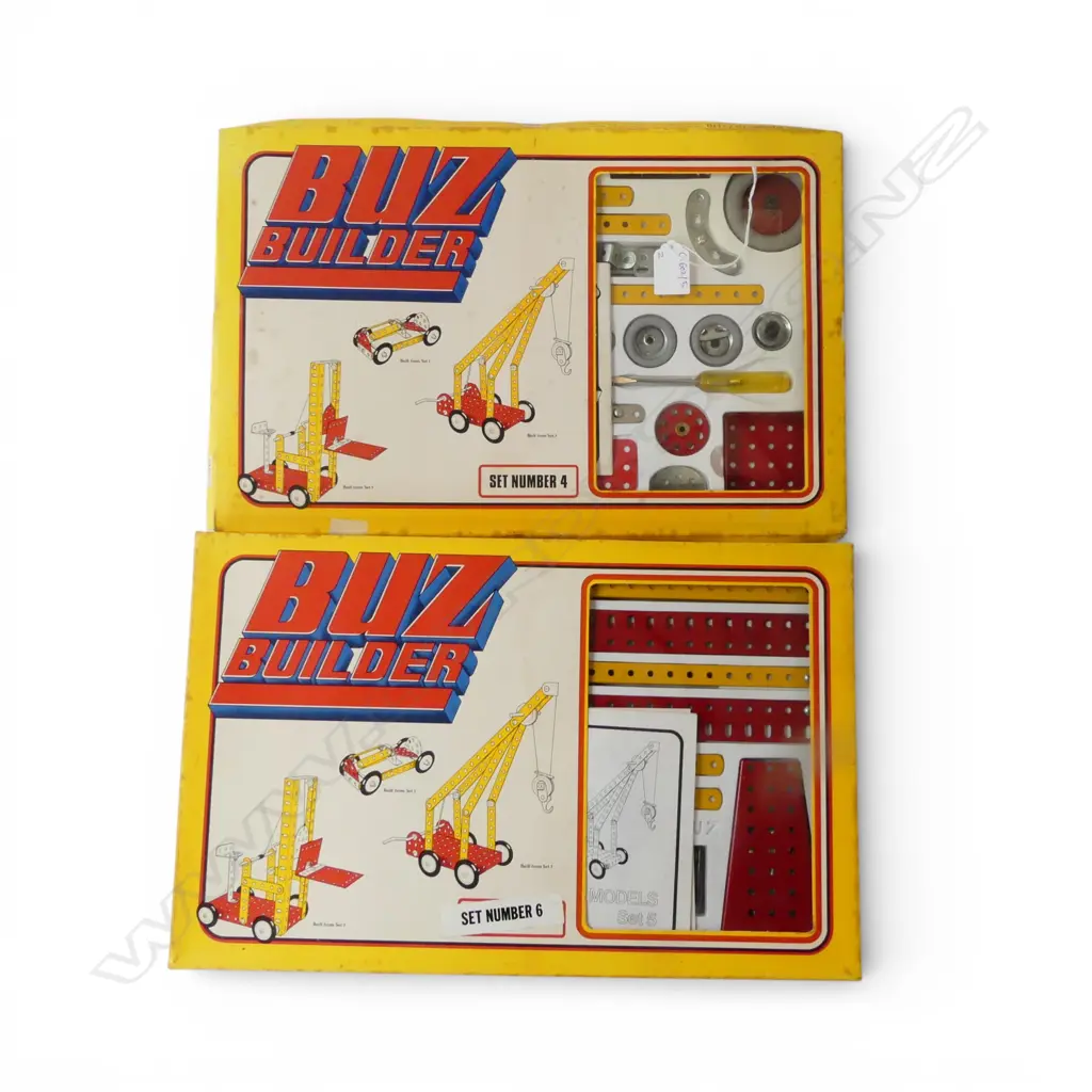 2 TRI-ANG BUZ BUILDER SETS Image 1++