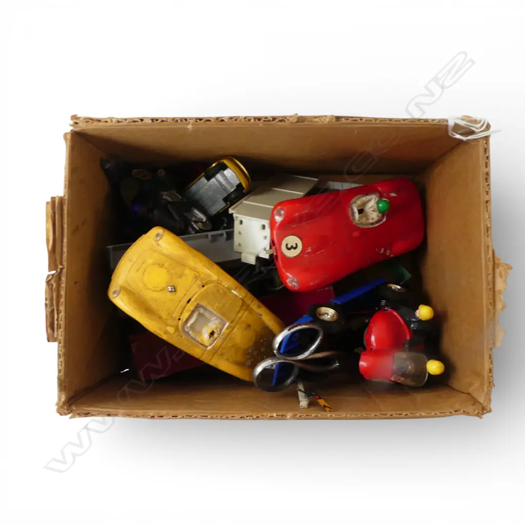 SMALL BOX VINTAGE SLOT CARS & MOTORBIKES ETC Image 1++