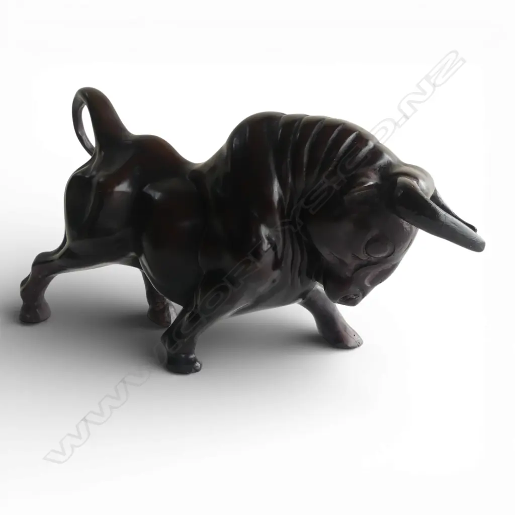 BRONZE PATINA CHARGING BULL SCULPTURE L.240mm Image 1++