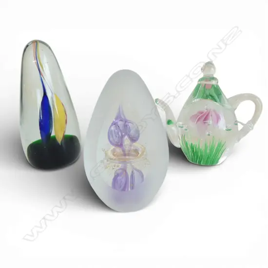3 ART GLASS PAPERWEIGHTS Incl. TEAPOT FORM H.145mm