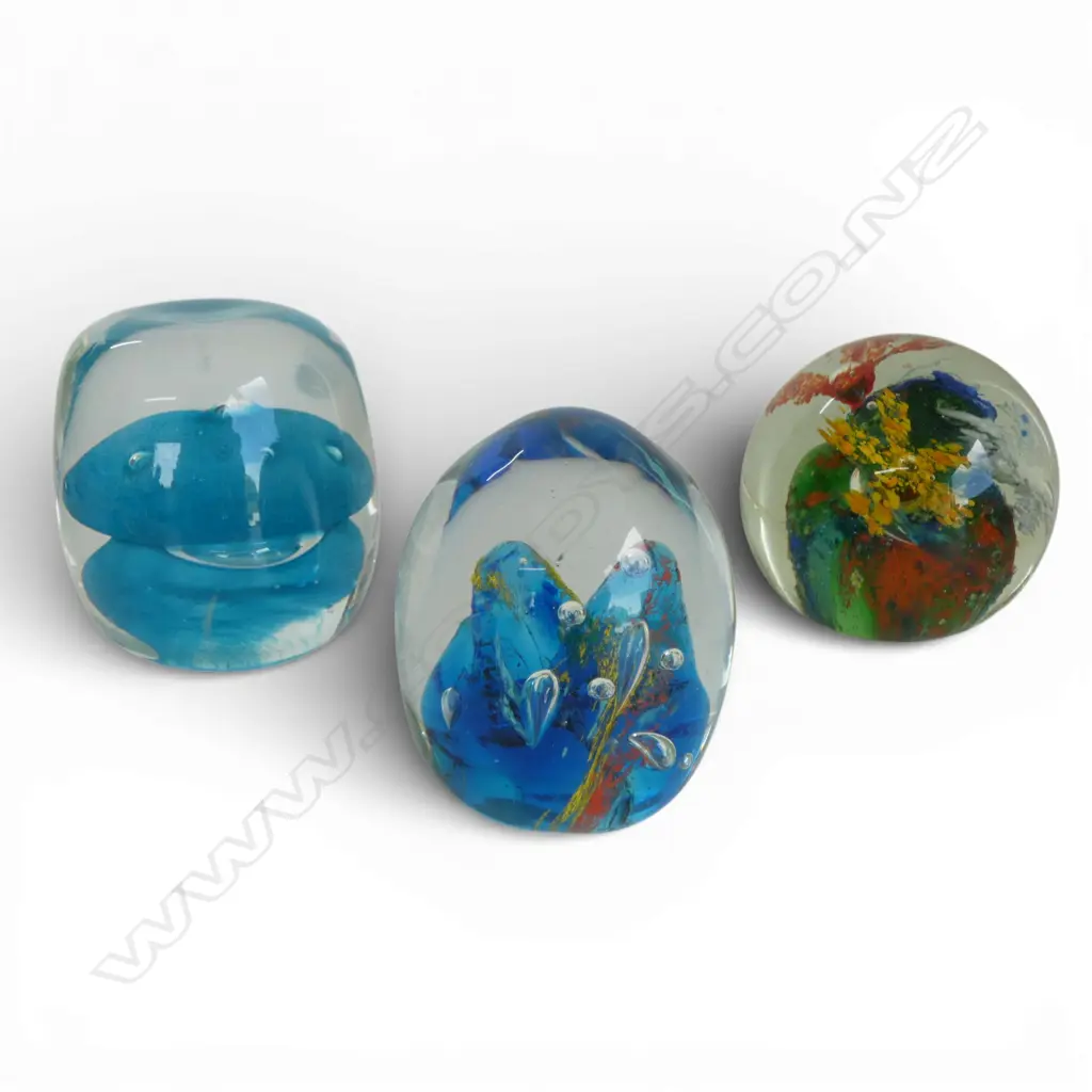 3 ART GLASS PAPERWEIGHTS H.80mm Image 1++