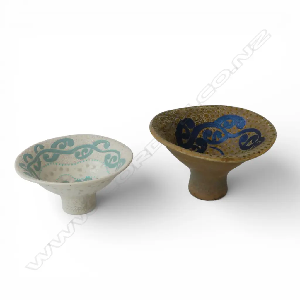 TWO KEUM SUN LEE SML PEDESTAL BOWLS, H.80 tallest Image 1++