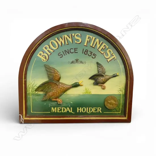 BROWNS FINEST PLAQUE W.600mm