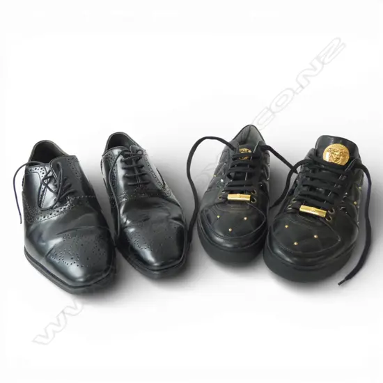 2 PRS VERSACE SHOES SIZE 38 / 40