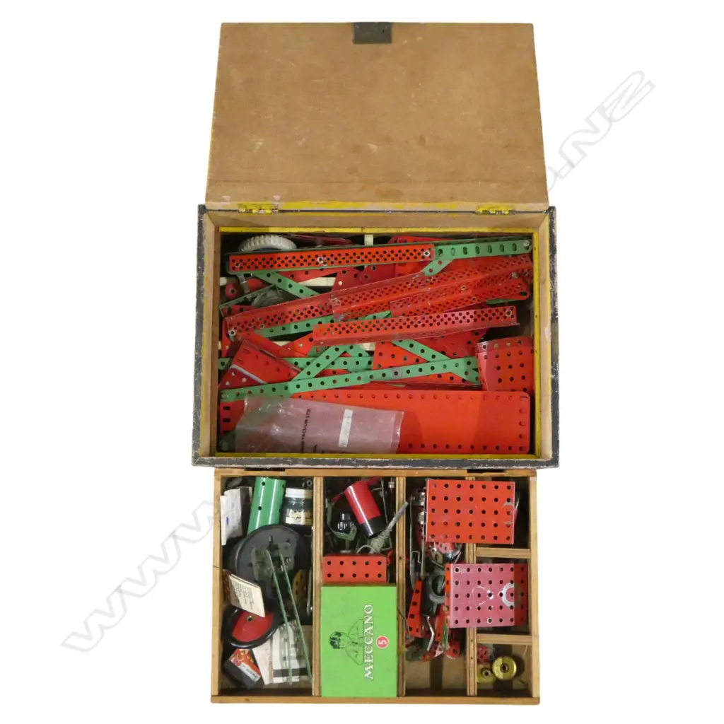CASED VINTAGE MECCANO SET 5 & 5A Image 1++