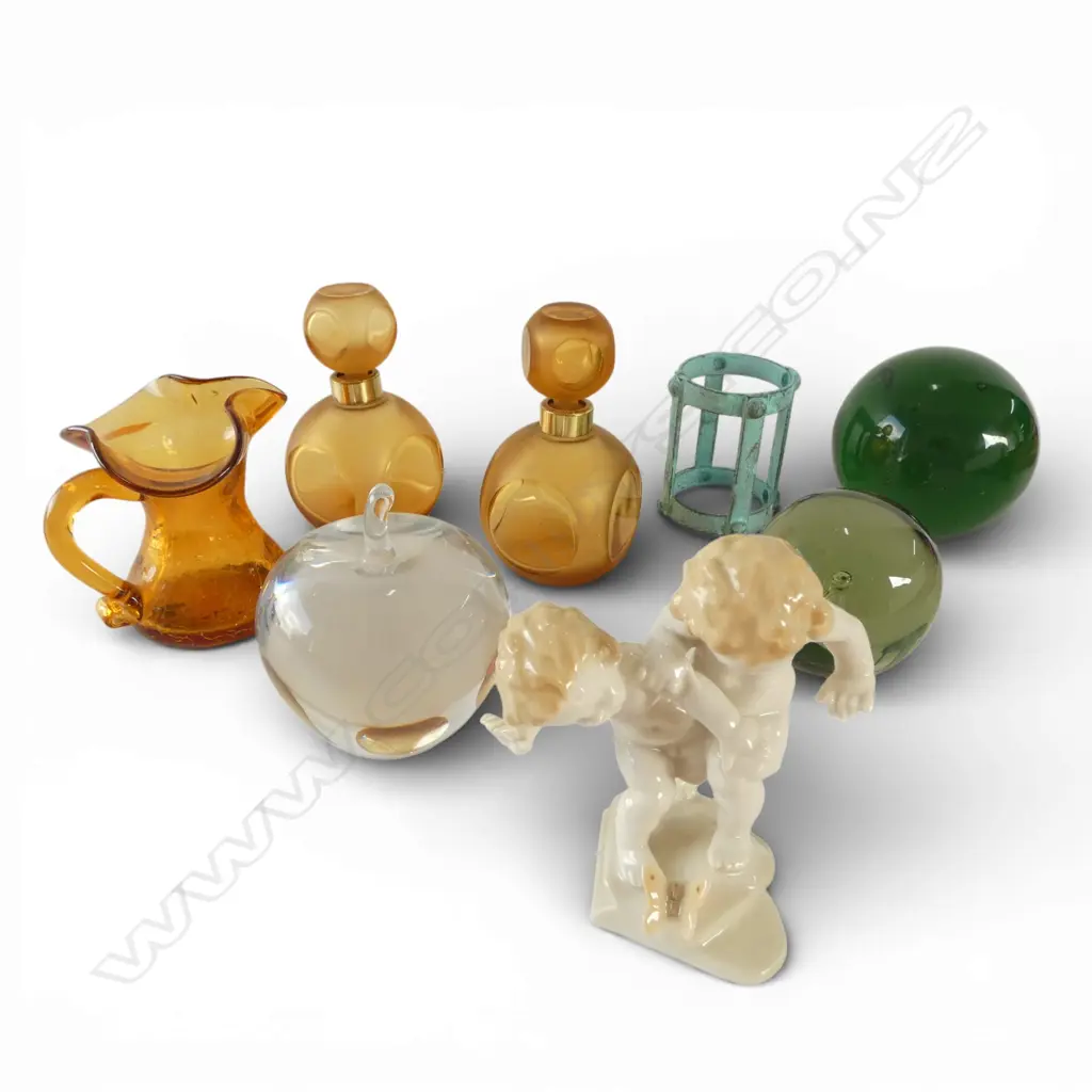 SMALL TRAY OF GLASS PERFUME BOTTLES PAPERWIEGHTS ETC Image 1++