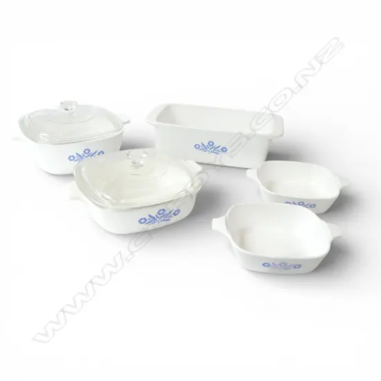 5 PCES CORNING WARE; 2 LIDDED CASSEROLES, 2 RAMEKINS, LOAF PAN W.275mm