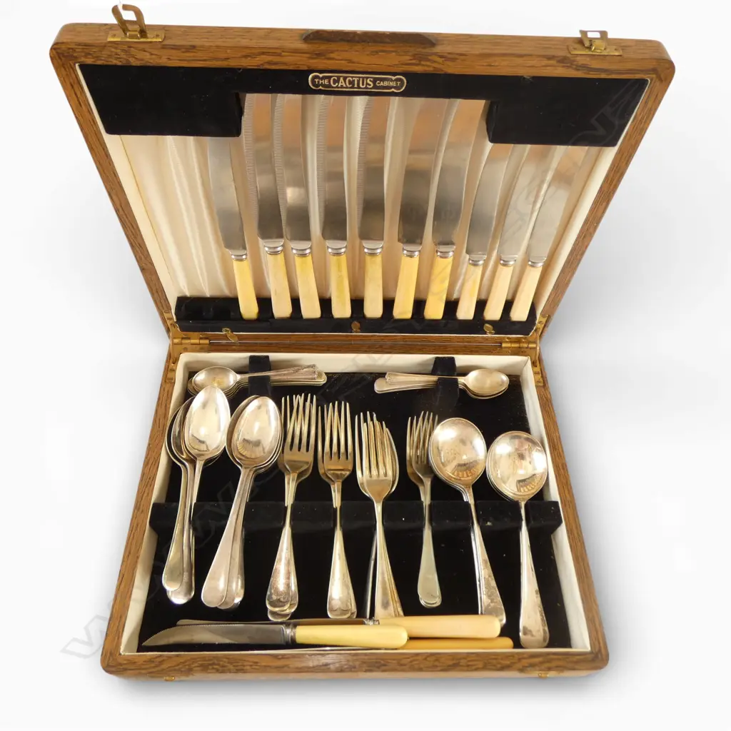 OAK CASED CUTLERY SET 1954 PLAQUE,  Image 1++