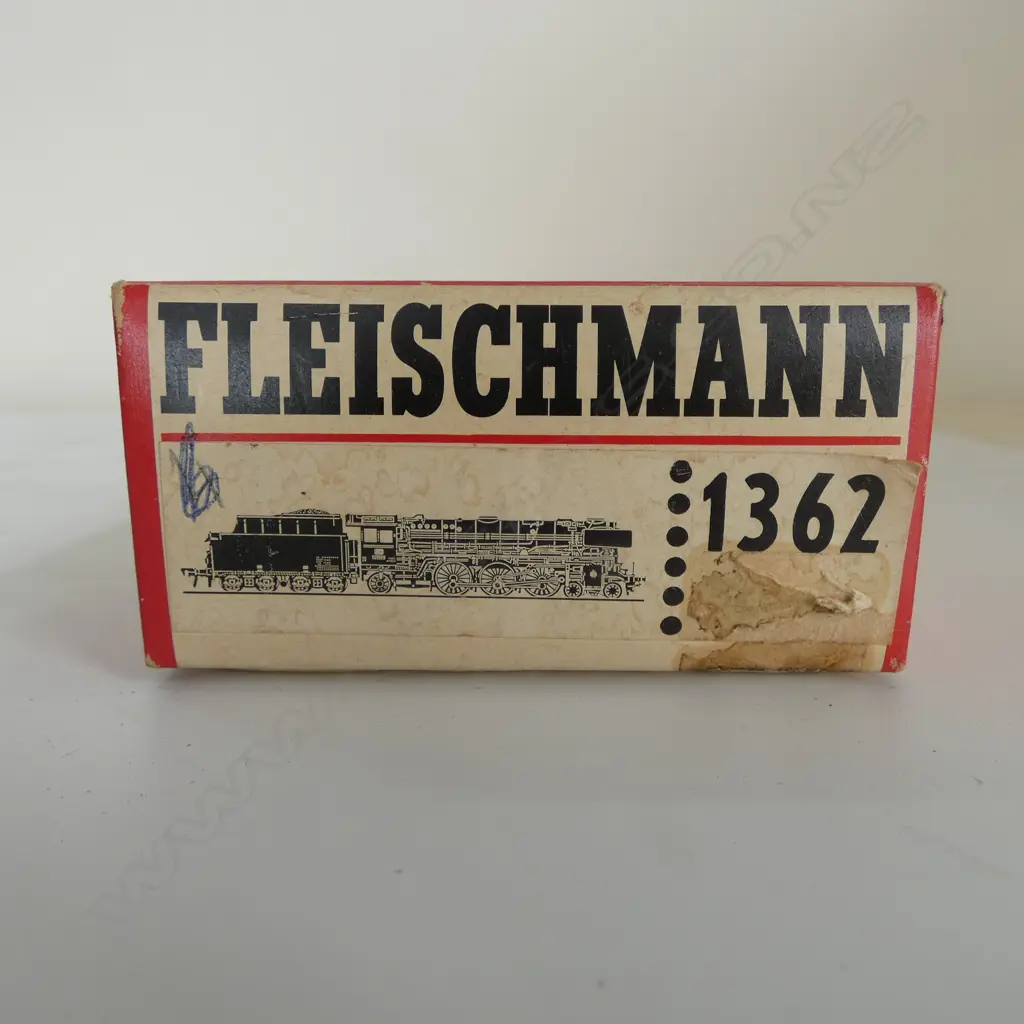 BOXED FLEISCHMANN HO DB LOCOMOTIVE & TENDER 1362 01 220 Image 1++