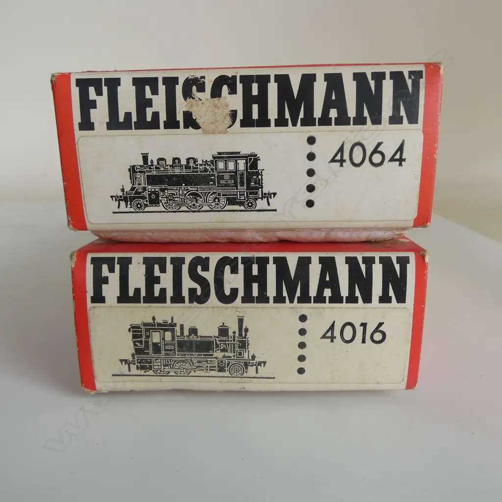 2 BOXED FLEISCHMANN HO DB TEAM LOCOMOTIVES 4016 70091 & 4064 064 389-0 Image 1++