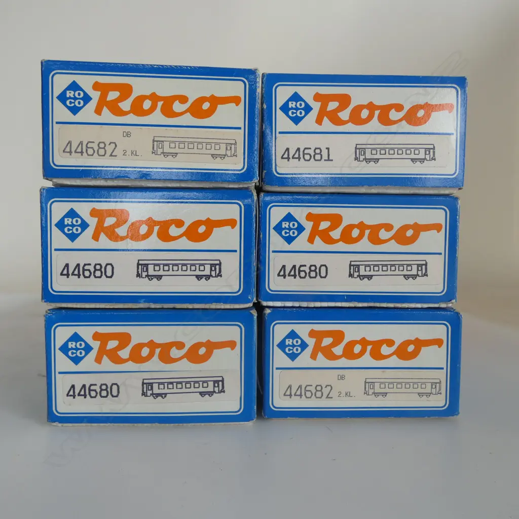 6 BOXED ROCO FAST TRAIN 2nd CLASS PASSENGER COACHES 3x 44680, 2x 44681 & 1x 44682 Image 1++