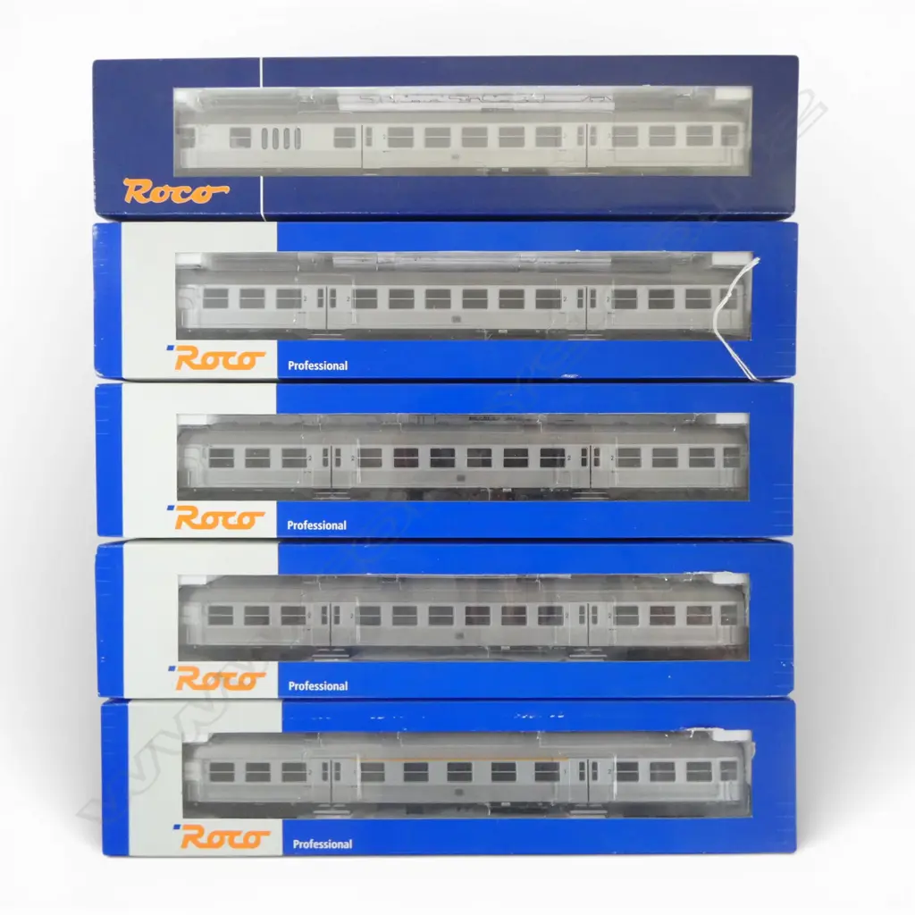5 BOXED ROCO 2ND CLASS REGIONAL SILVERLING PASSENGER COACHES ... Image 1++