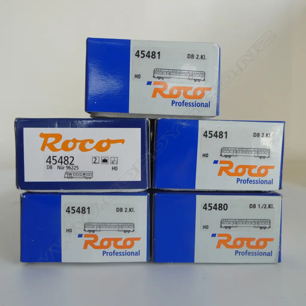 5 BOXED ROCO 2ND CLASS REGIONAL SILVERLING PASSENGER COACHES ... Image 1++