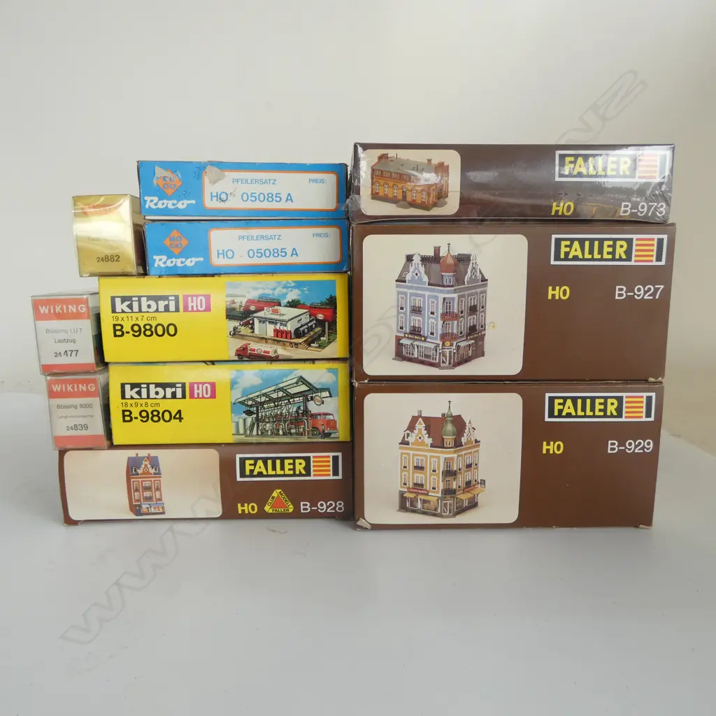 4 BOXED FALLER HO MODERLS, 2 KIBRI HO MODELS, 2 ROCO HO MODELS + 3 WIKING-MODELLBAU FREIGHT TRUCKS (11) Image 1++