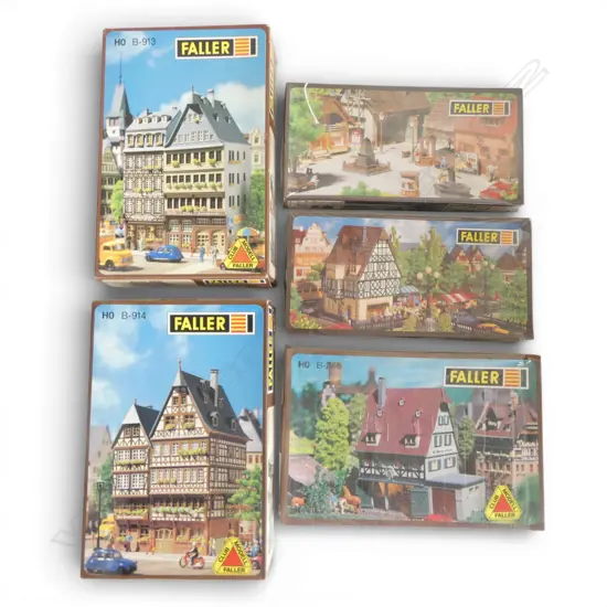 5 BOXED FALLER HO MODELS B-580, B-913, B-938, B-266 & B-914