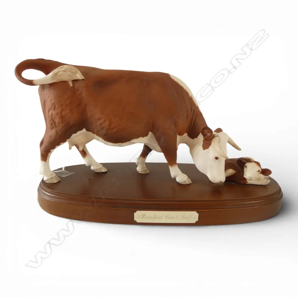 LARGE ROYAL DOULTON HEREFORD COW & CALF ON STAND L.340mm Image 1++