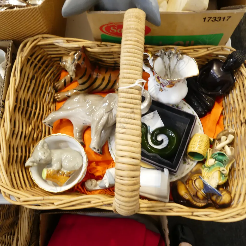 ASST. CHINA INCL. MIDWINTER TIGER, LLADRO GIRL ETC Image 1++