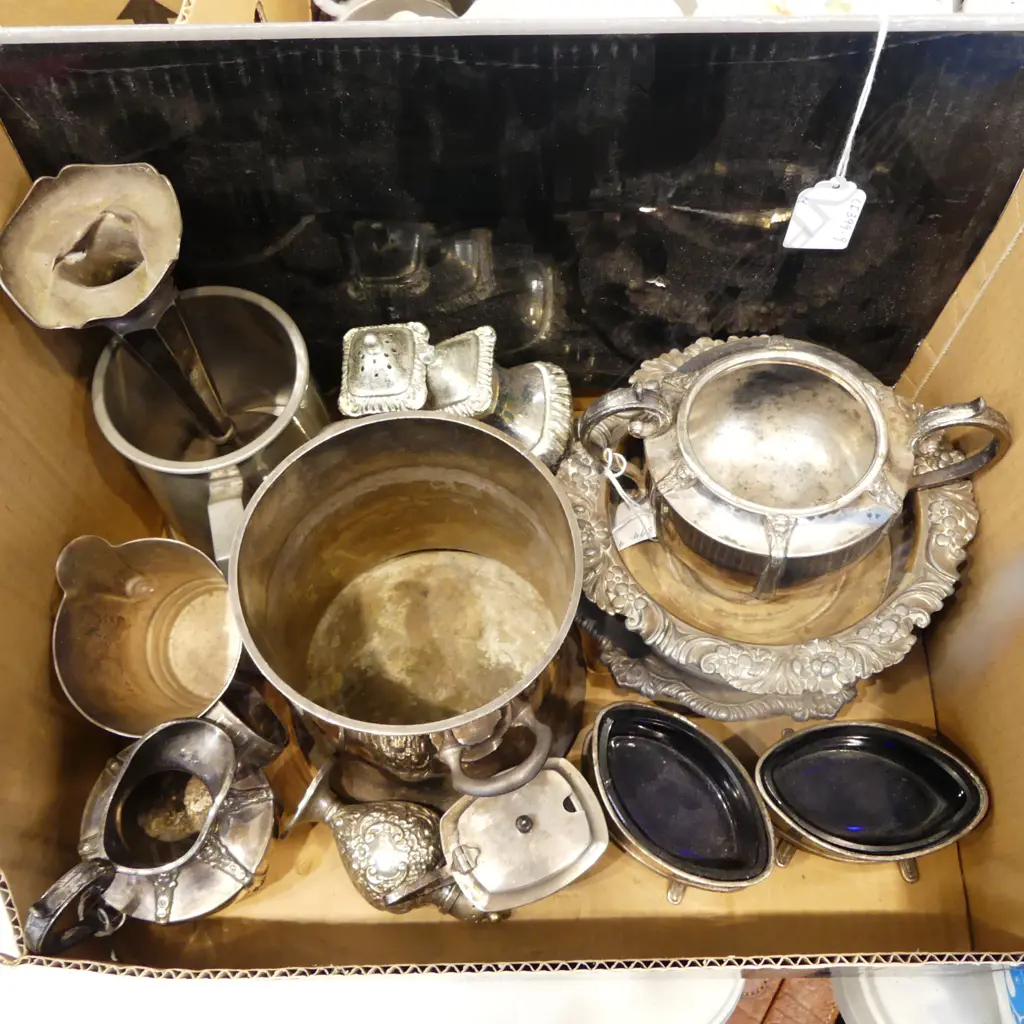 COLLECTION OF SILVER PLATE AND PEWTER ITEMS, TANKARD, SALT & PEPPER, VASE ETC  Image 1++