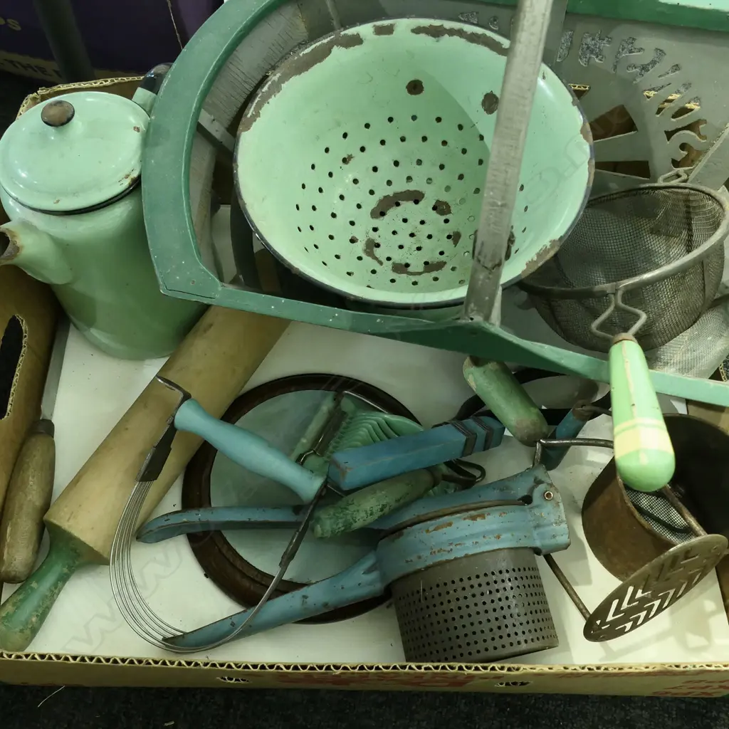 VINTAGE KITCHENALIA Image 1++