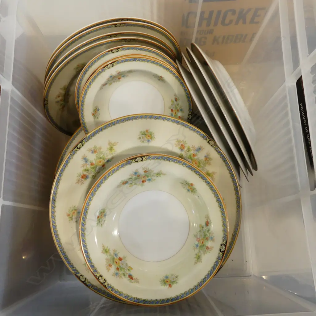 JAPANESE 'ROSE CHINA' DINNER SERVICE Image 1++