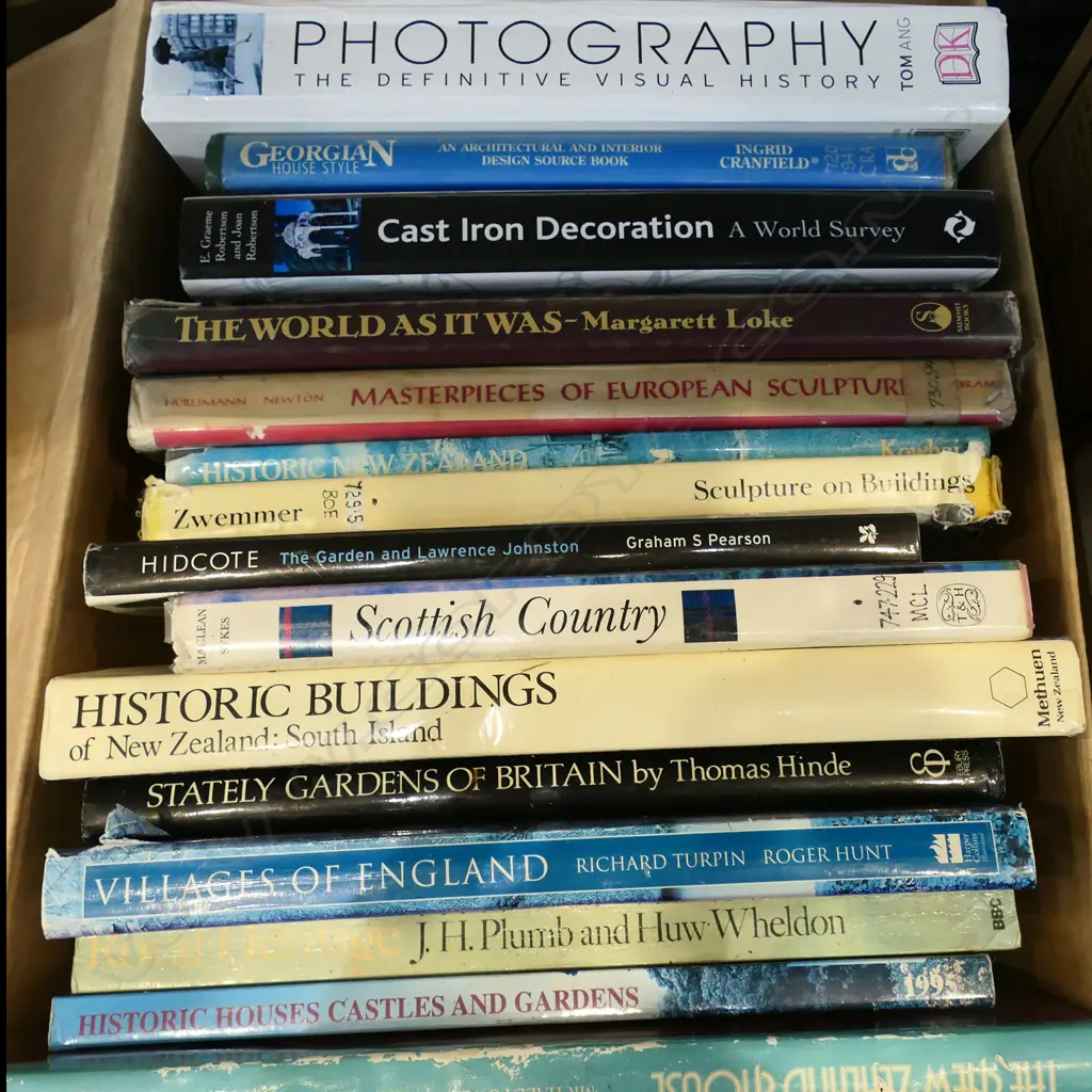 ASST BOOKS GARDENS ETC/BUILDINGS Image 1++
